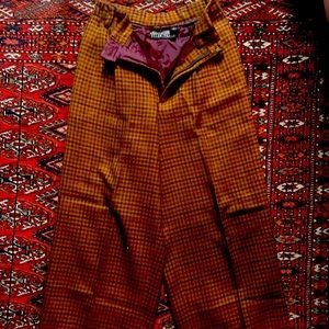 Ellen Tracy size 6 lined 100 % wool burgundy colored trousers